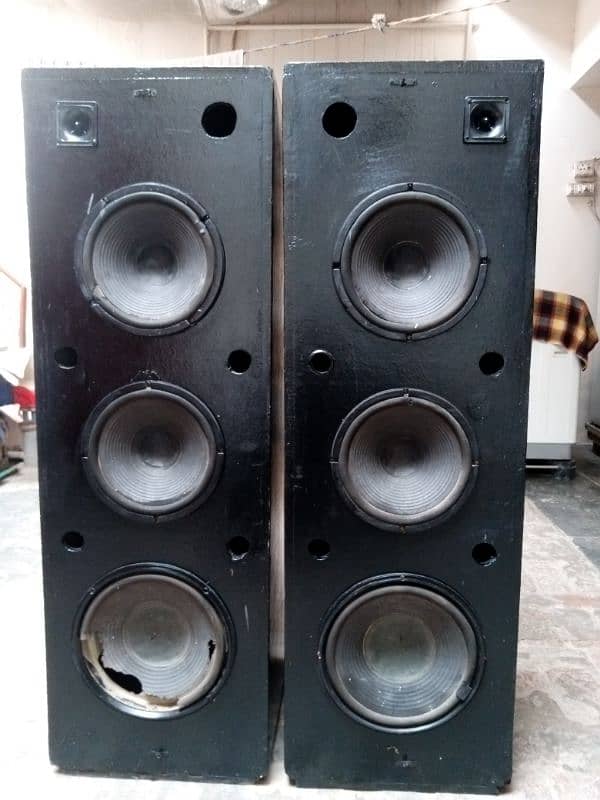 Big size speakers 0