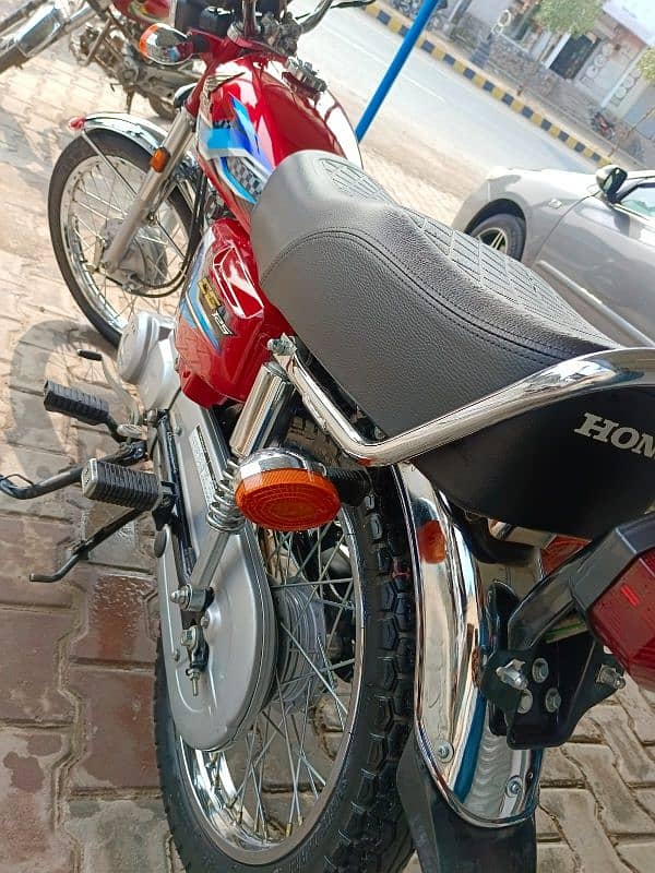 bilkul okay commission bike ki hai 10 by 10 condition 6