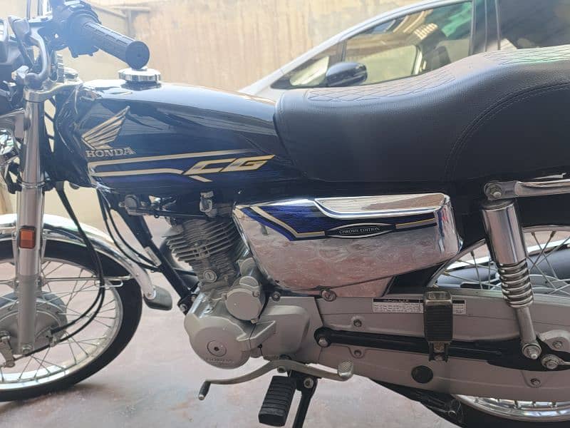 Honda CG 125 Black Special Chrome Edition Self Start 2