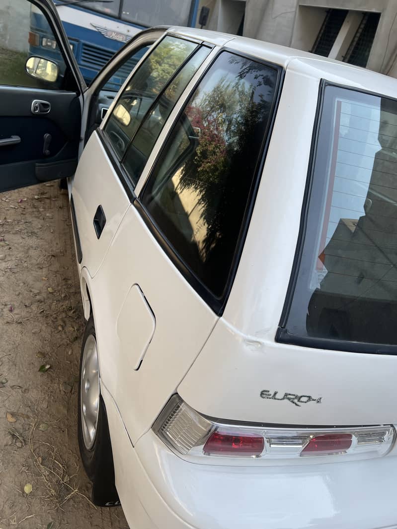 Suzuki Cultus VXL 2015/16 home used lush car 15