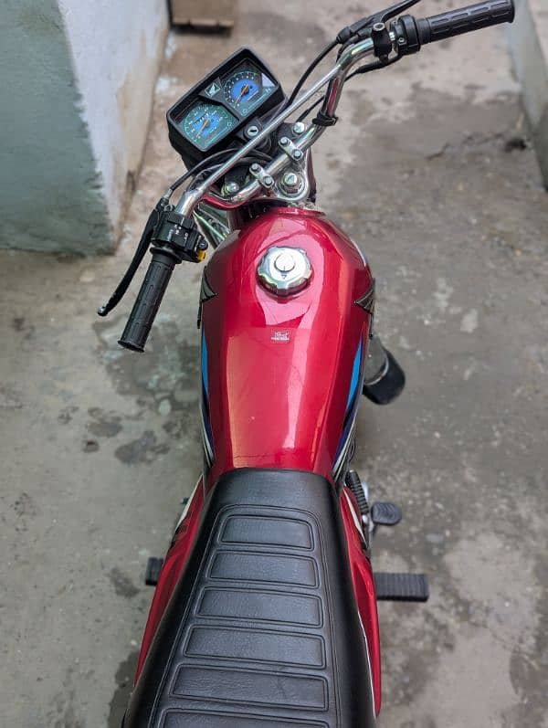 Honda 125 red 4