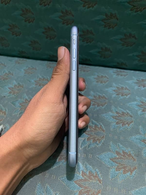 Iphone XR with box 3