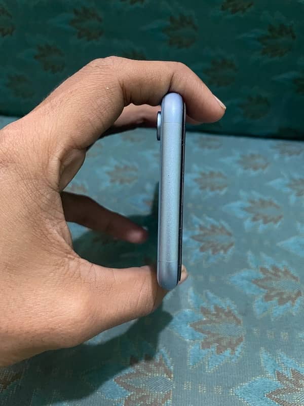 Iphone XR with box 5