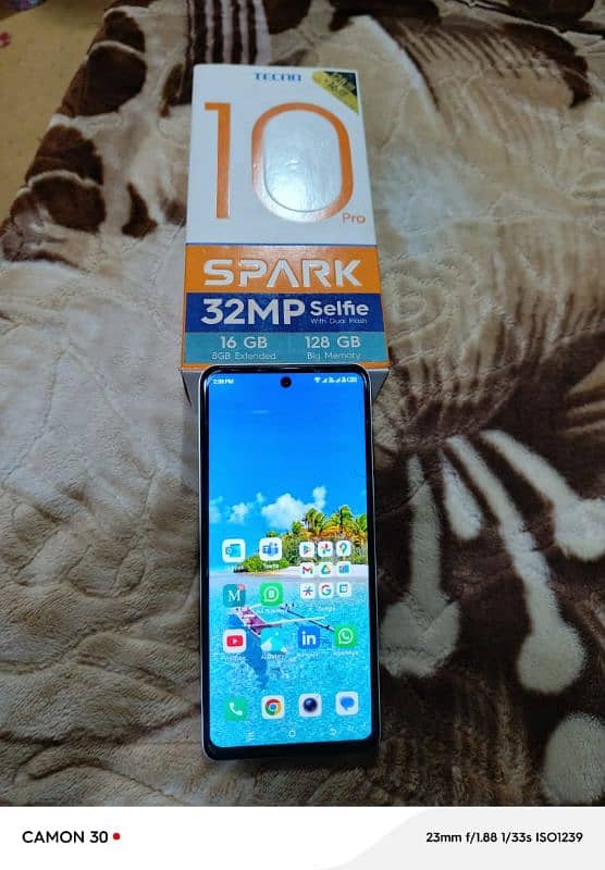 Spark 10 pro 8+8+128 mint condition 1