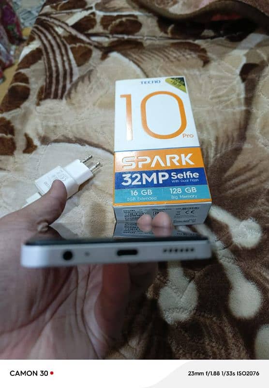 Spark 10 pro 8+8+128 mint condition 2