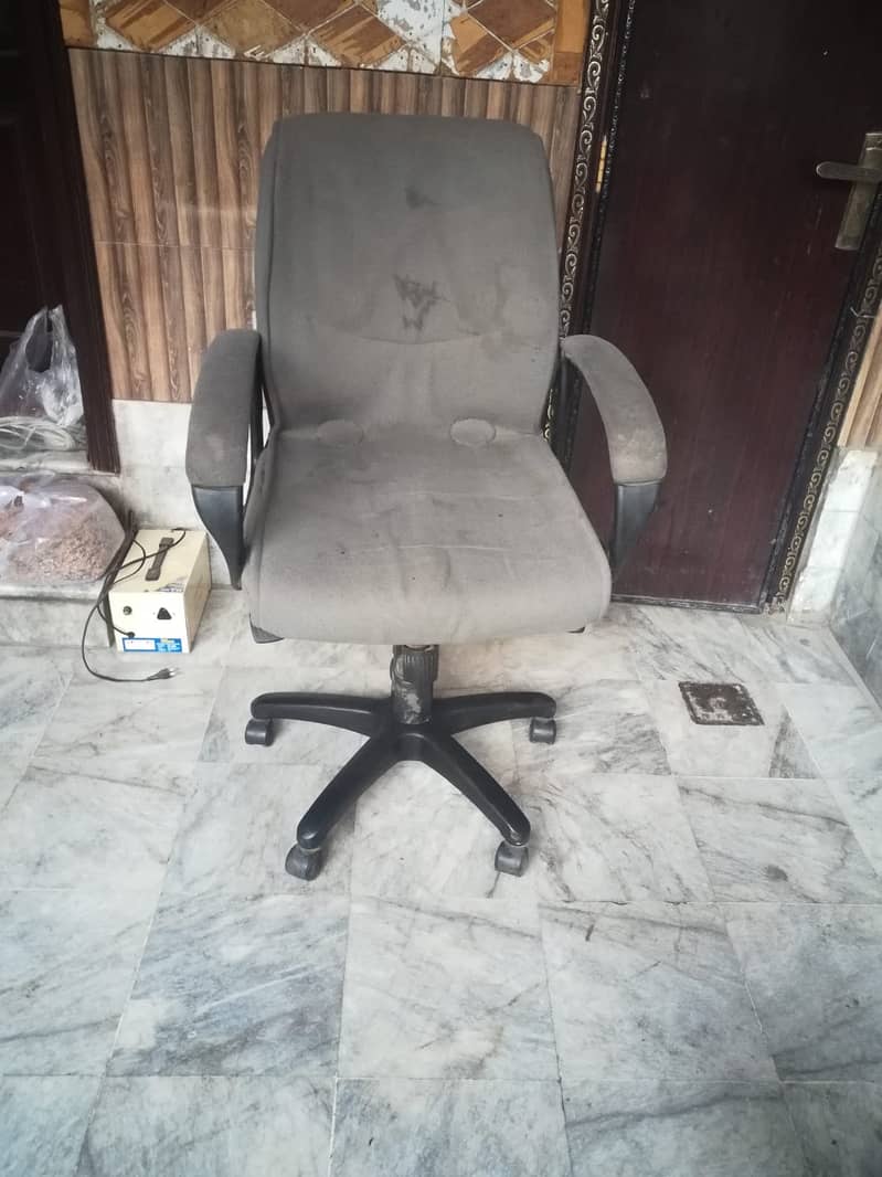 Urgent Sale Office Furniture Chair and Table 5