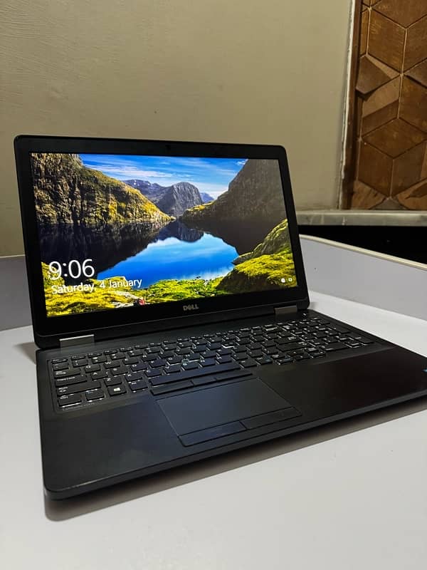 Dell laptop Latitude E5570 1