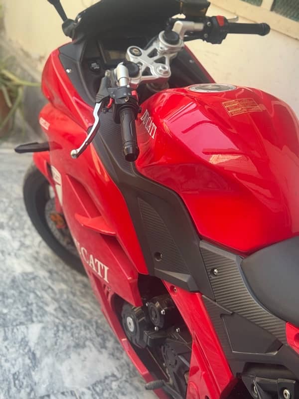 Ducati 1