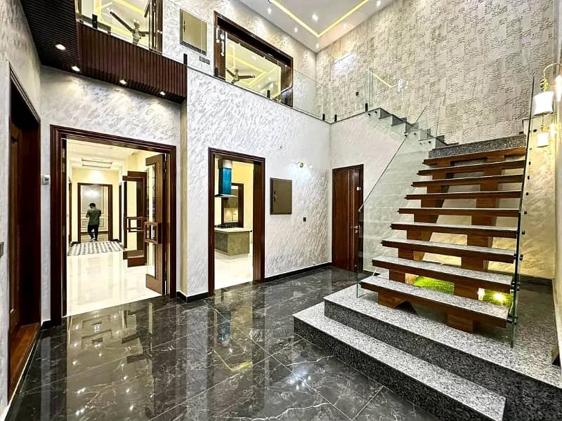 10 Marla Luxury House Available For Rent 10