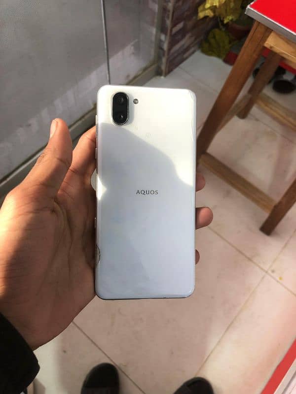 Sharp Aquos r3 0