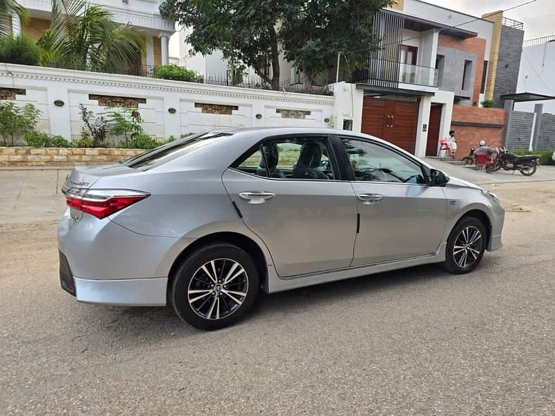 Toyota Corolla Altis Grande X CVT-i-1.8 Black interior 2021 4