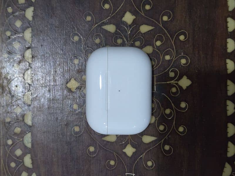 Airpods Pro (2nd generation) (lightning port) 1