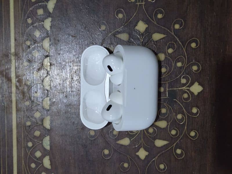 Airpods Pro (2nd generation) (lightning port) 2