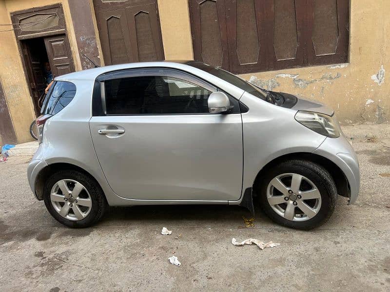 Toyota iQ 2009 10