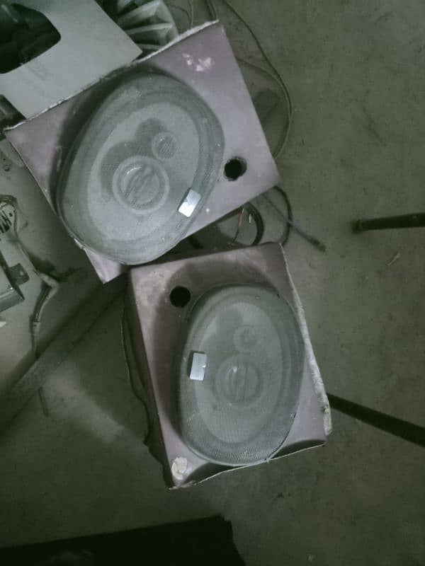 complete set wooffer poineer 2 kenwood speakers 1 amplifire 1