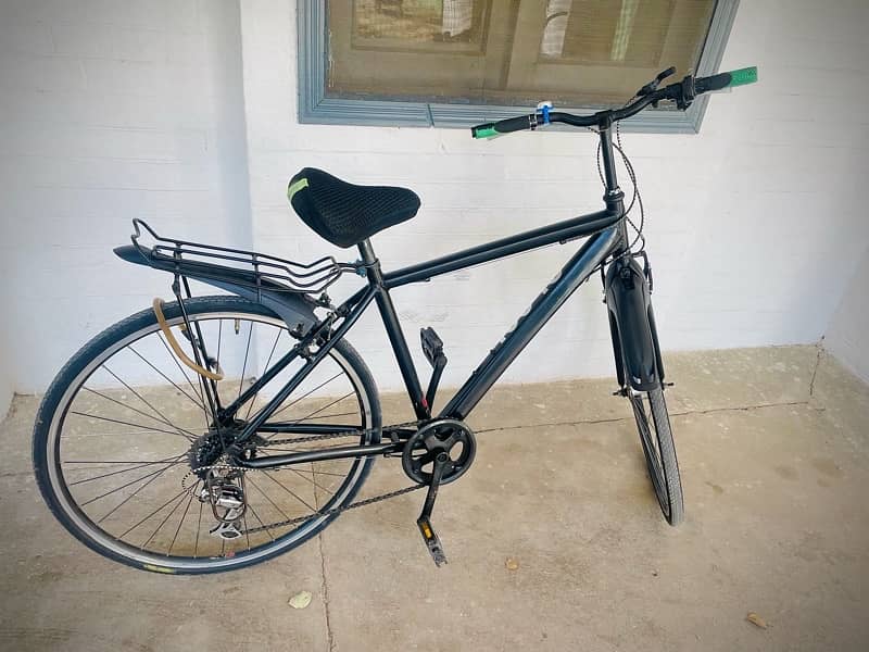 black colour bicycle in used 10/10 condition 0