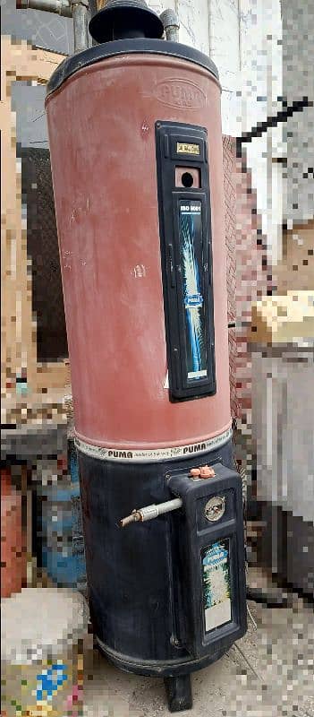 30 Gallons Gas Geyser for sale, brand: PUMA 4