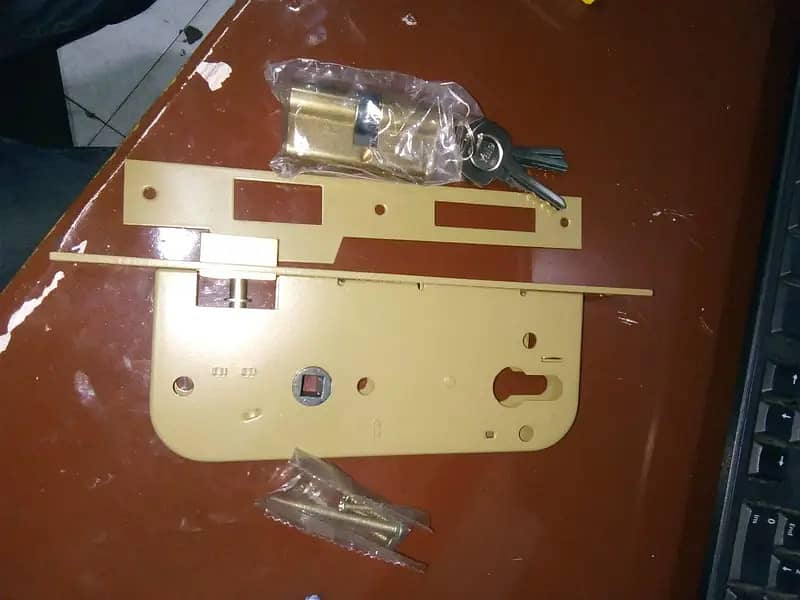 YALE Door Locks Made in Italy brand new 0