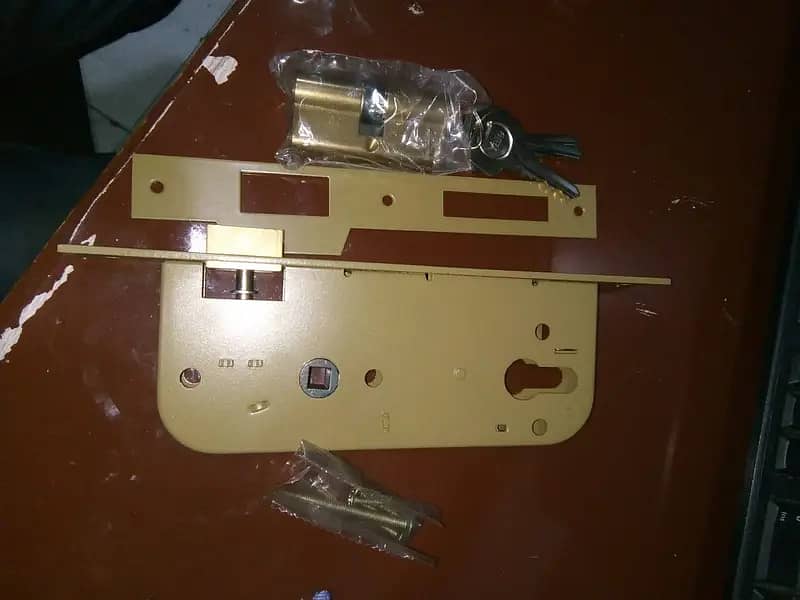 YALE Door Locks Made in Italy brand new 3