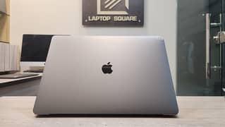 MacBook Pro 2019 I7 32GB 1tb 8gb graphic card