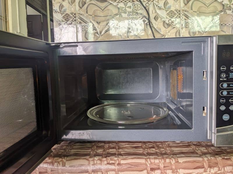 Orient 55 liters microwave with gril 8