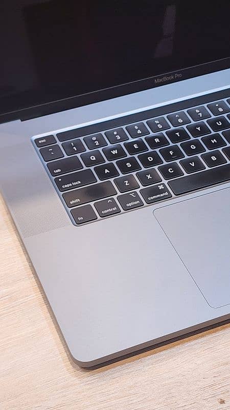 MacBook Pro 2019 i7 64GB 1tb 16" 0