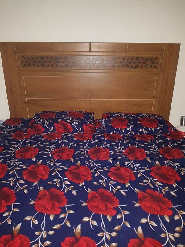 double bed singhar meez dressing almarii  only 3 cheze he 0