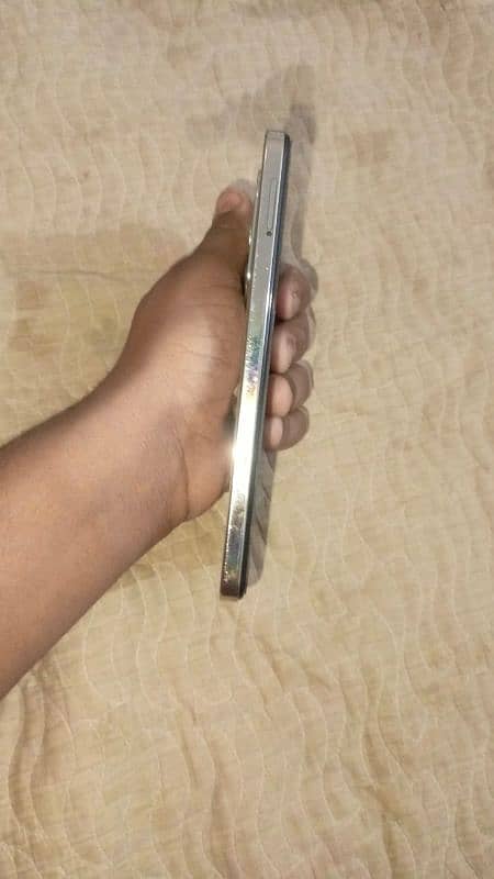 Infinix Hot 40i (8+8GB-256GB) 3