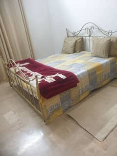 iron bed 5 feet with mattress