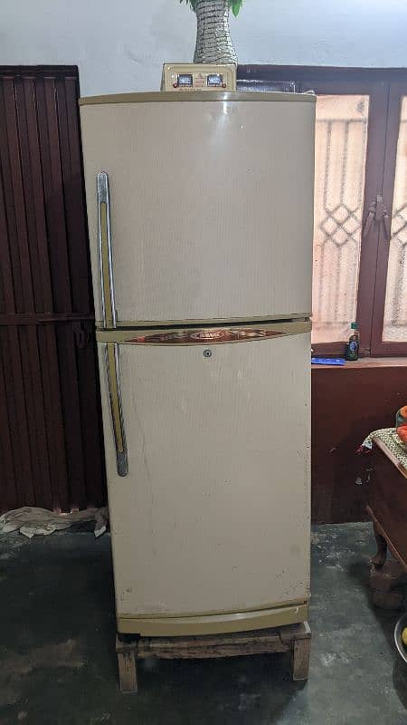 Wave Full Size Extra Large refrigerator 0