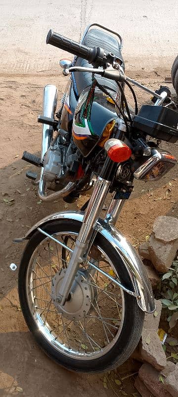 125 for sell good condition full tyar all parts ganiun 0