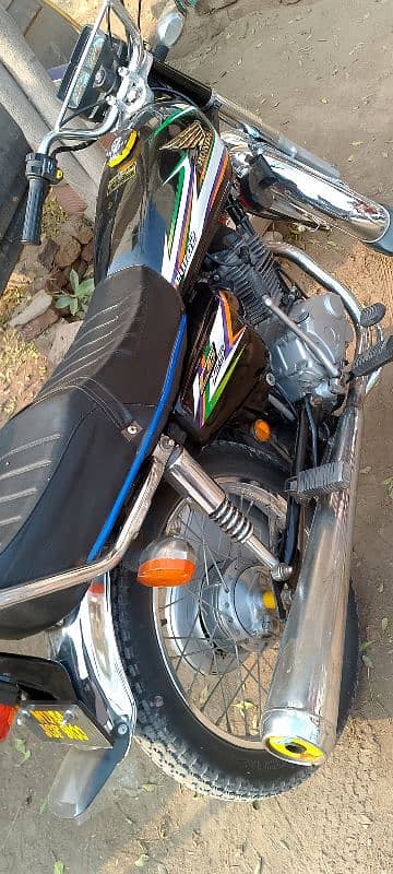 125 for sell good condition full tyar all parts ganiun 1