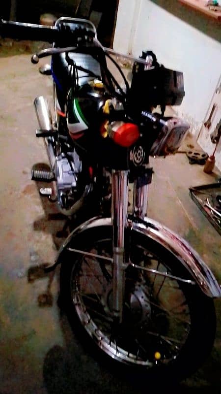 125 for sell good condition full tyar all parts ganiun 4