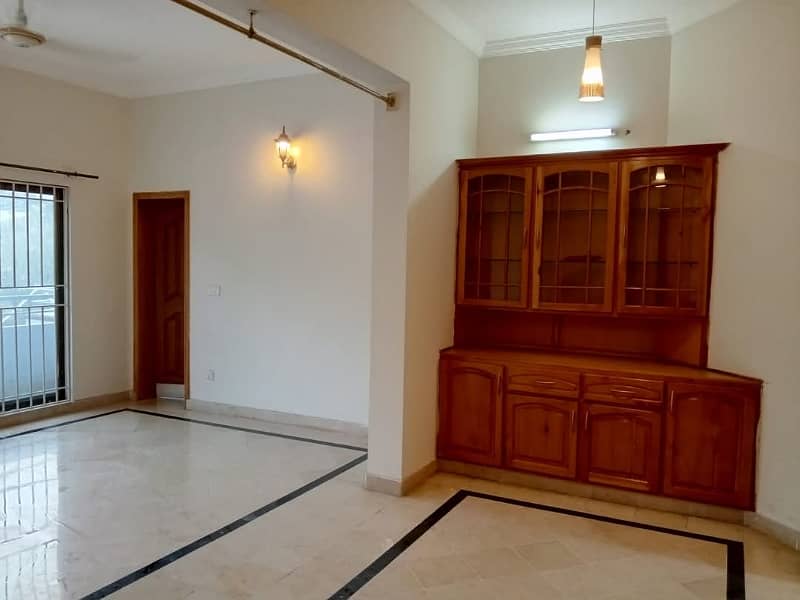 BEAUTIFUL UPPER PORTION FOR RENT 14