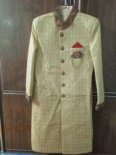 Man barat Sherwani