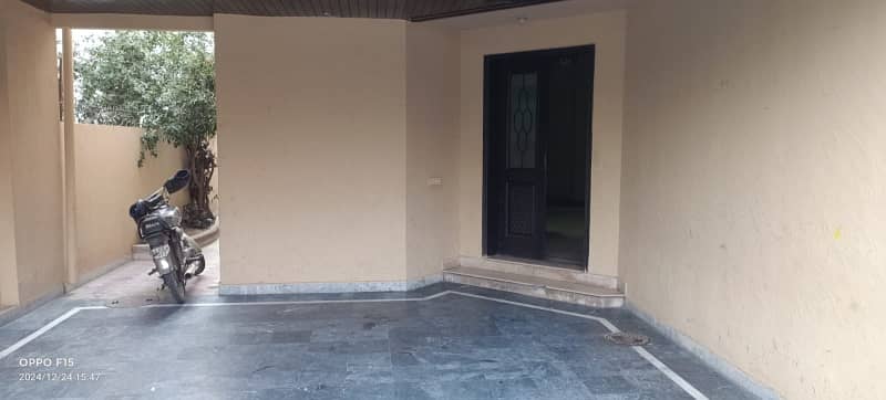 10 Marla Beautiful Full House Available for Rent in Hot Location in GG Block Phase 4 DHA Lahore 11