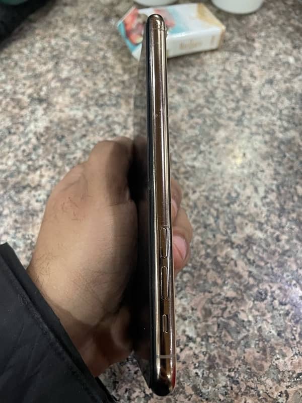 iphone 11 pro max non pta 1