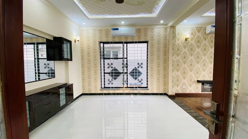 1 Kanal Luxury House For Rent In DHA Lahore 6