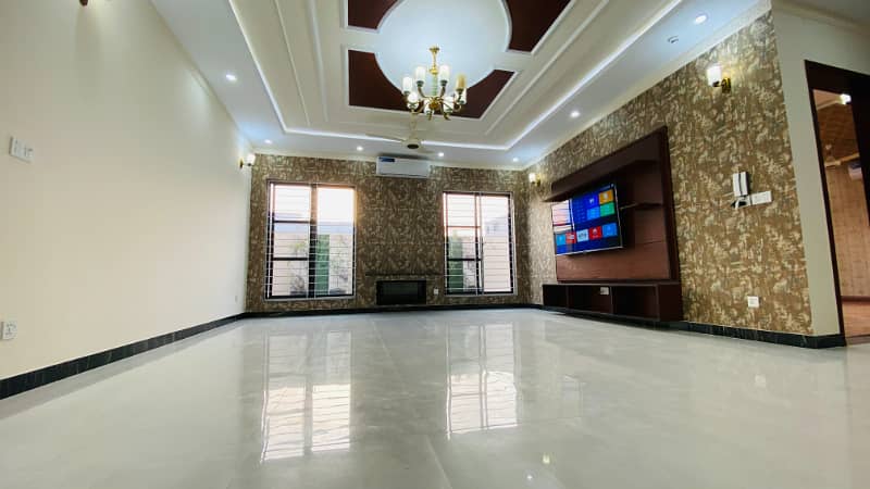 1 Kanal Luxury House For Rent In DHA Lahore 12