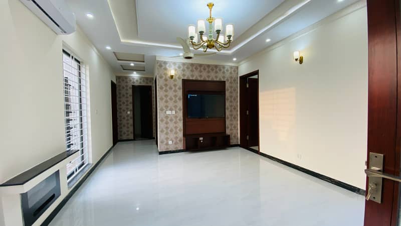 1 Kanal Luxury House For Rent In DHA Lahore 21