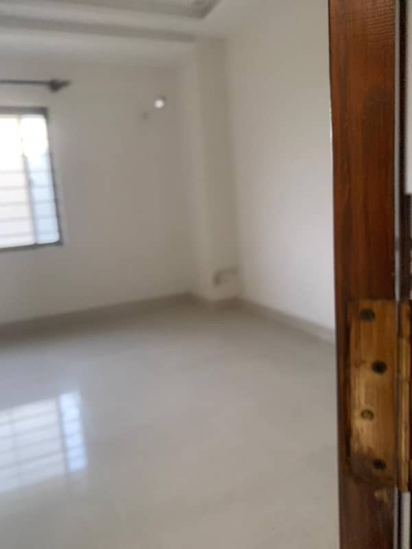 10 Marla 3 Bed Flat For Rent In Askari 14 8