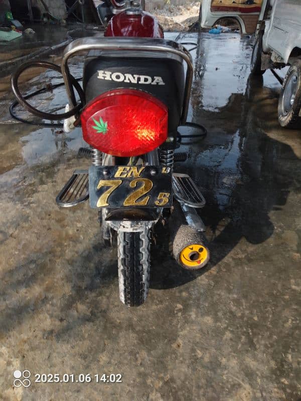 Honda 125 model 2013 islamabd number 7