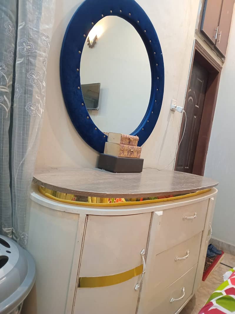 White Dressing Table With Mirror 0