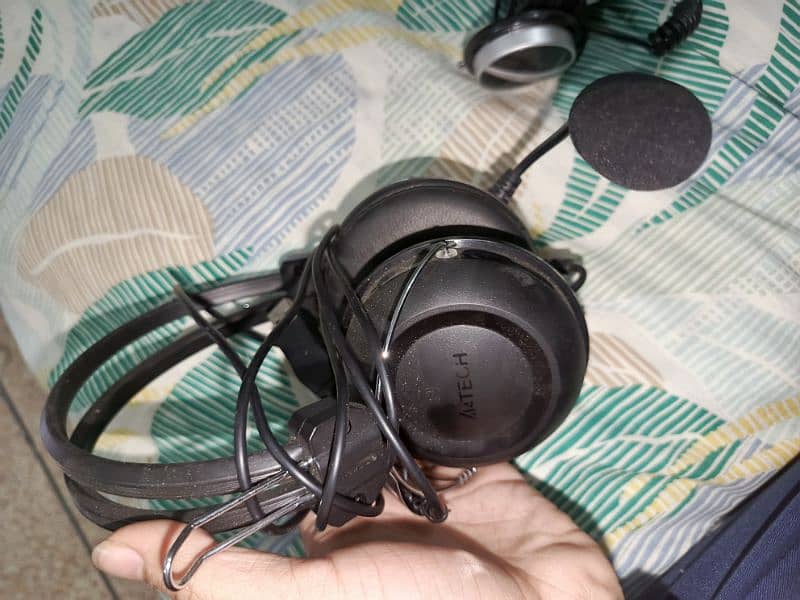 A4Tech Original headphones (2x) 1