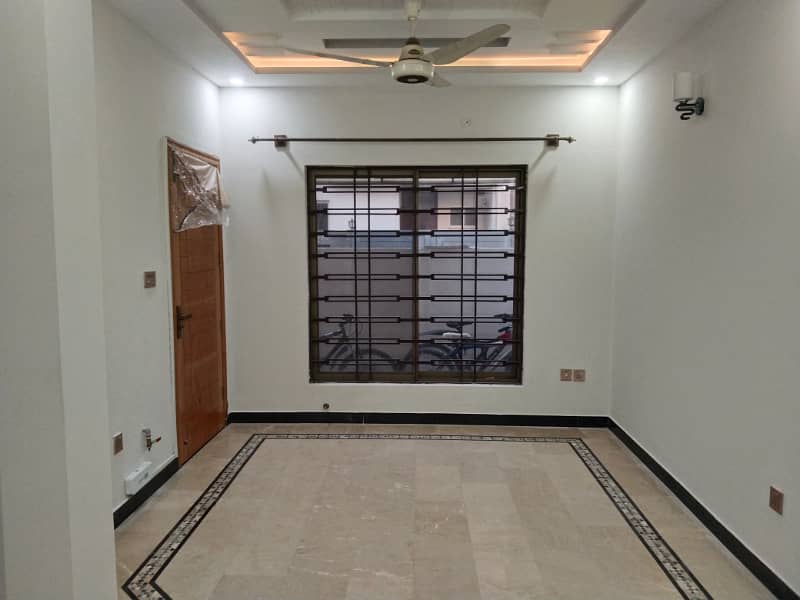 Upper Portion Available For Rent 5