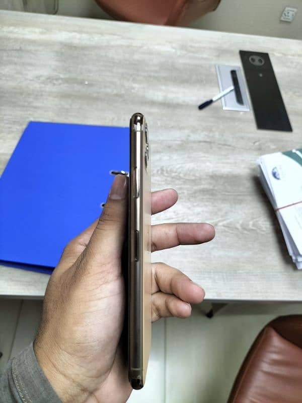 Iphone 11 pro max pta approved 256gb 3