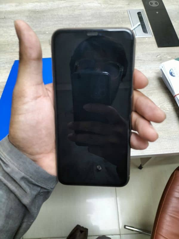 Iphone 11 pro max pta approved 256gb 4