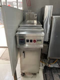 16 litre Fryer machine gas and electric both for sale in goodcondition