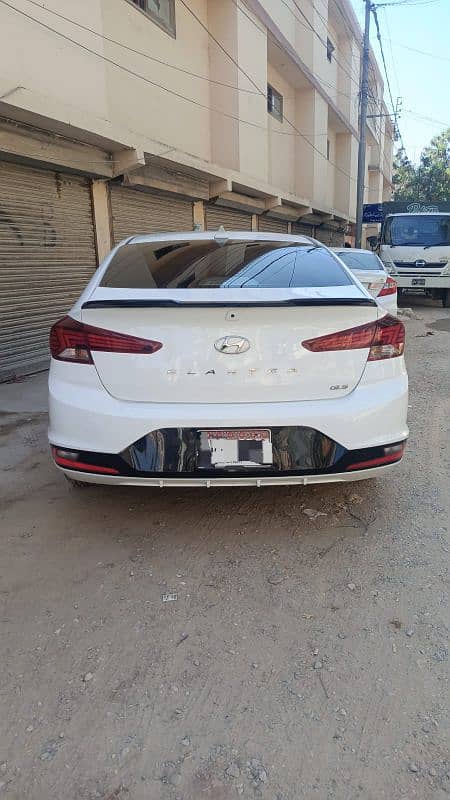 Hyundai Elantra 2022 5