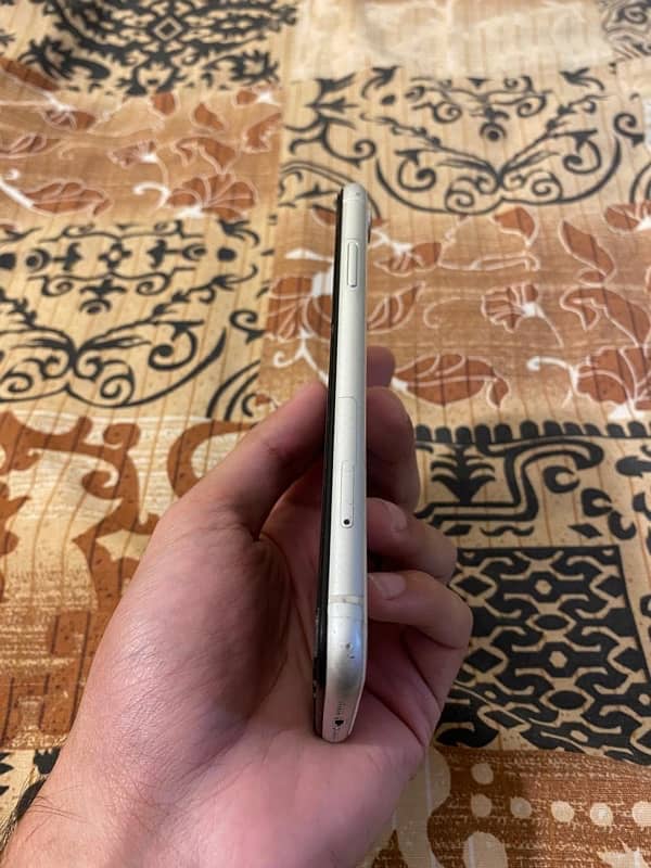 iphone xr 64 2